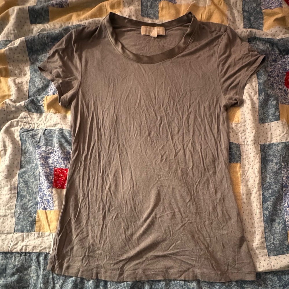 Women’s dark grey t-shirt
